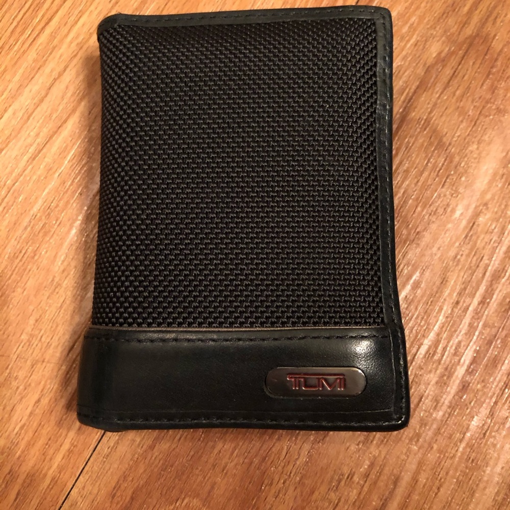 men’s Tumi wallett